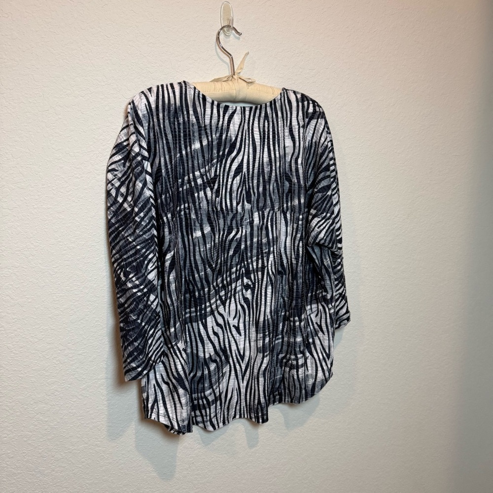 Black and White Zebra Print Long Sleeve Top Size XL - Picture 5 of 6